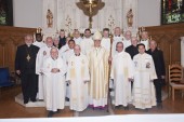 Rédemptoristes du Canada entourant le nouvel évêque